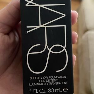 Nars sheer glow foundation in the color light 5 Fiji